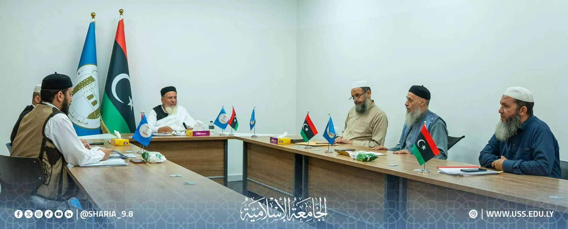 لجنة الدراسات العليا تعقد اجتماعها الرابع